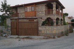 Manavgat boztepe merkez mahallesinde 4+1 Taş Villa